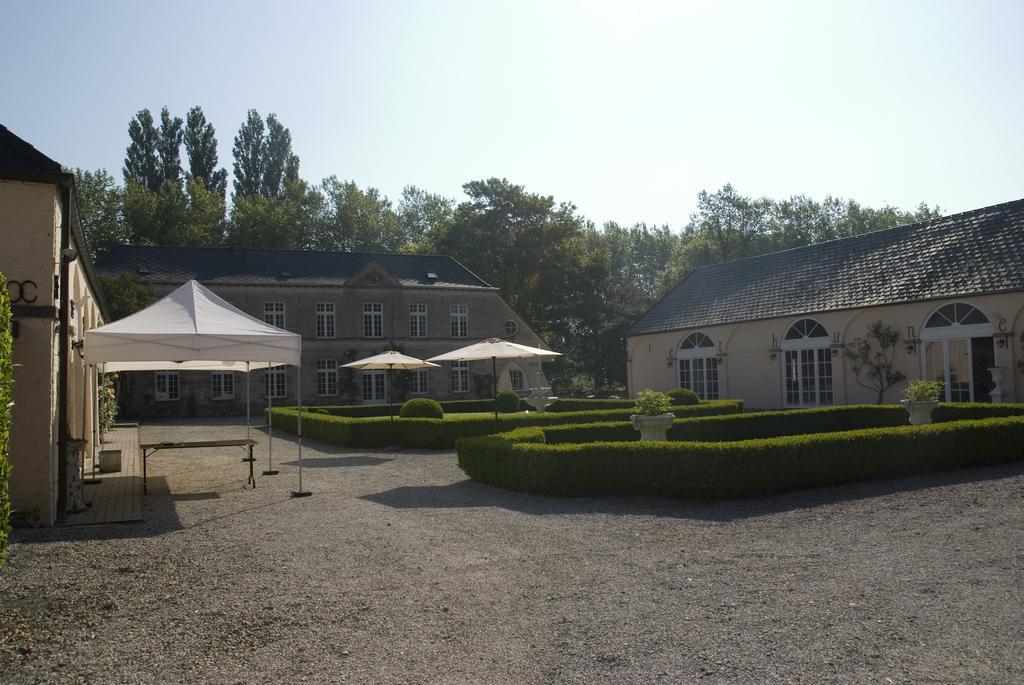 B&B Chateau Bagatelle Frasnes-lez-Anvaing Exteriör bild