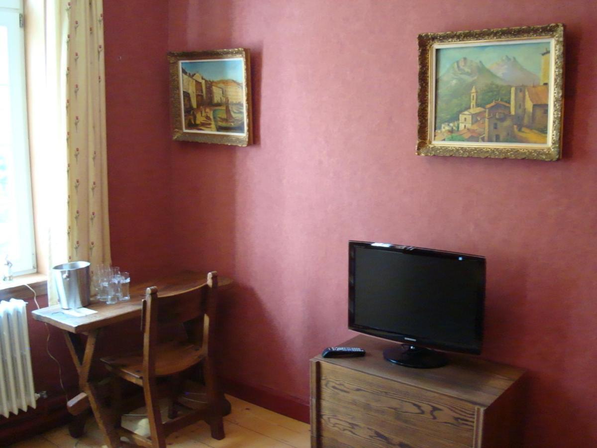 B&B Chateau Bagatelle Frasnes-lez-Anvaing Rum bild